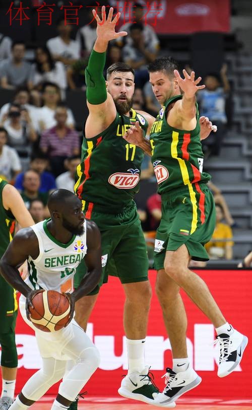 瓦兰丘纳斯高举高打 无视防守投篮命中 瓦兰丘纳斯高举高打 无视防守投篮命中